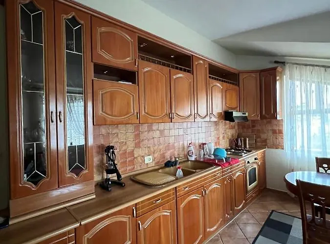 Sokoli, Enjoy Sunset At This Spacious Apartment