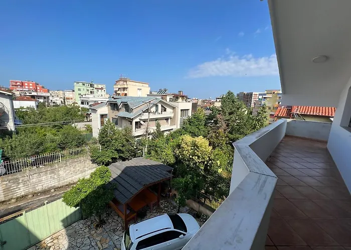 Apartment Sokoli, Enjoy Sunset At This Spacious Tirana