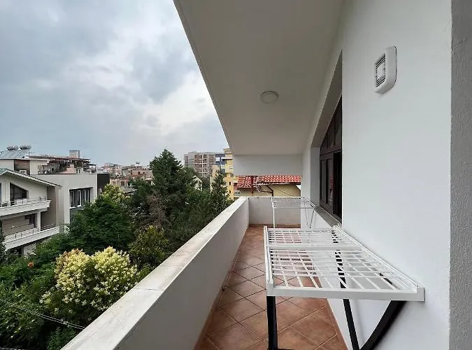 Sokoli, Enjoy Sunset At This Spacious Apartment