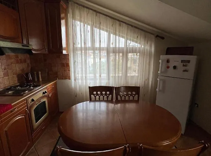 Sokoli, Enjoy Sunset At This Spacious Apartment *