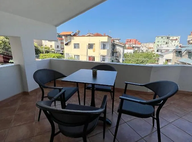 Sokoli, Enjoy Sunset At This Spacious Apartment