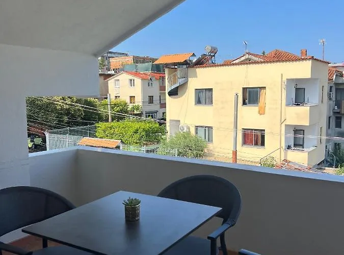 Apartment Sokoli, Enjoy Sunset At This Spacious Tirana