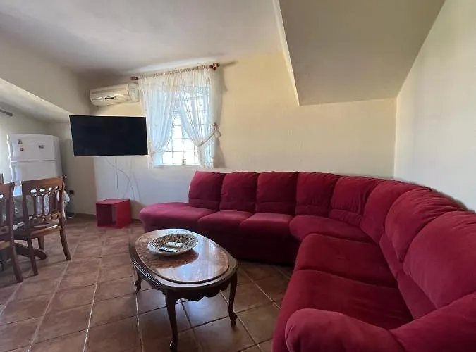 Sokoli, Enjoy Sunset At This Spacious Apartment Tirana