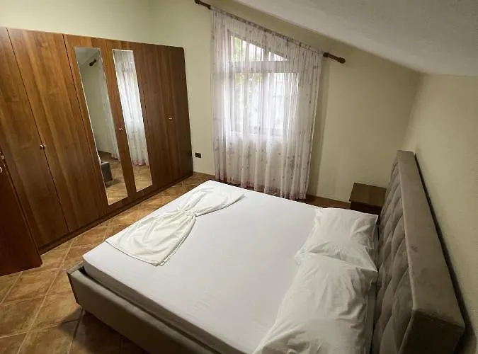 Sokoli, Enjoy Sunset At This Spacious Apartment *