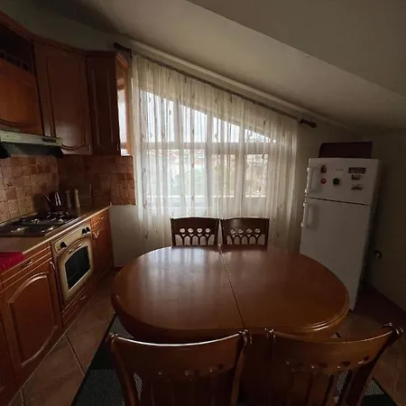 Sokoli, Enjoy Sunset At This Spacious Apartment *