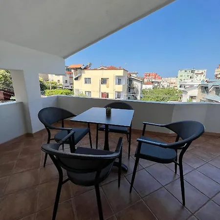 Sokoli, Enjoy Sunset At This Spacious Apartment
