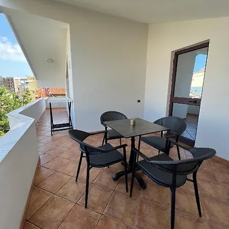 Sokoli, Enjoy Sunset At This Spacious Apartment