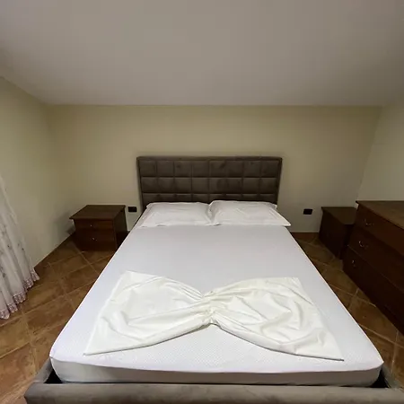 Sokoli, Enjoy Sunset At This Spacious Apartment