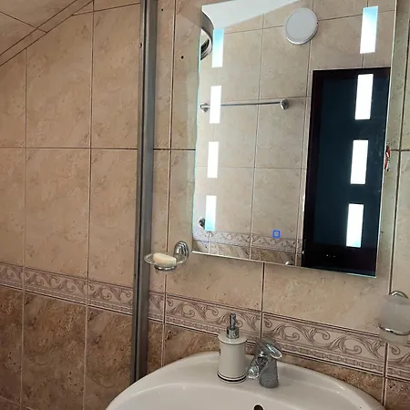 Apartment Sokoli, Enjoy Sunset At This Spacious Tirana
