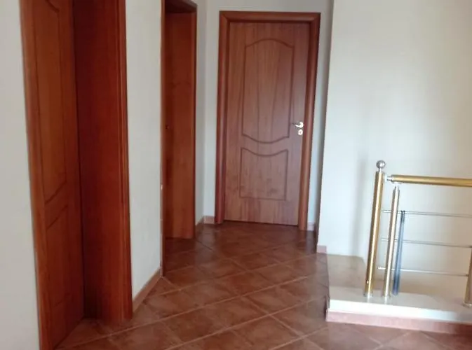 Appartamento Sokoli, Enjoy Sunset At This Spacious Tirana